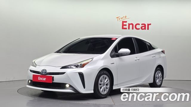 Toyota Prius 4-го поколения 1.8 - фото 0