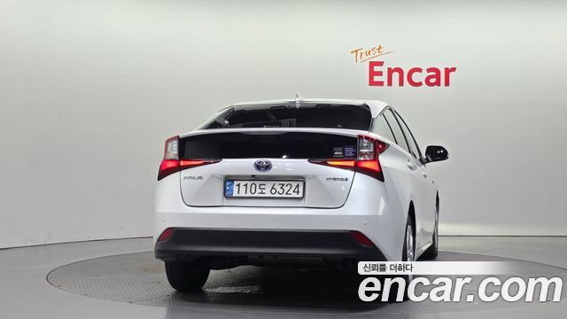 Toyota Prius 4-го поколения 1.8 - фото 3