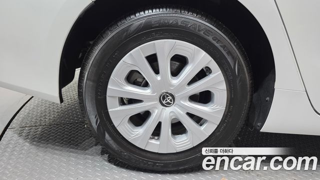 Toyota Prius 4-го поколения 1.8 - фото 4