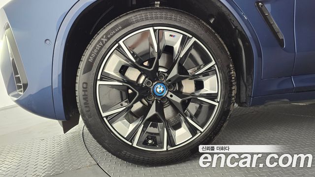BMW iX3 M Sports - фото 4