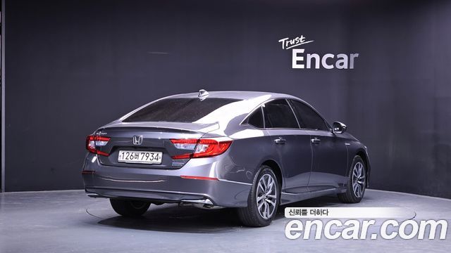 Honda Accord 10-го поколения 2.0 Hybrid Touring - фото 1