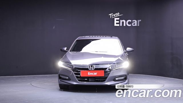 Honda Accord 10-го поколения 2.0 Hybrid Touring - фото 2