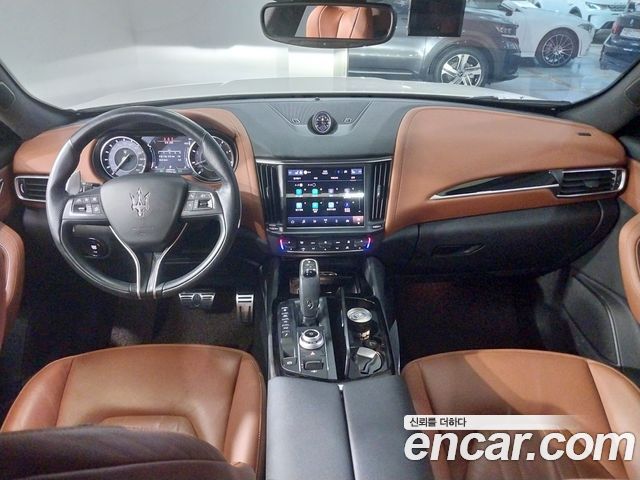 Maserati Levante 2.0 GT AWD - фото 4