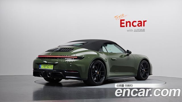 Porsche 911 Carrera 4 GTS Cabriolet - фото 1