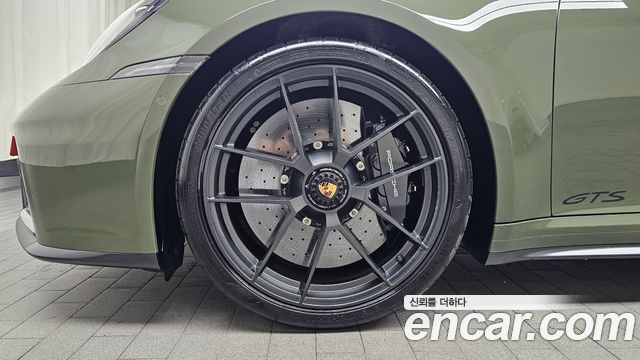 Porsche 911 Carrera 4 GTS Cabriolet - фото 4