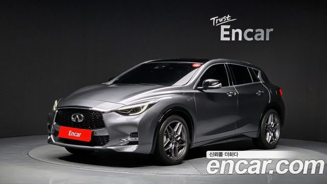 Infiniti Q30 2.0 Sport Essential - фото 0