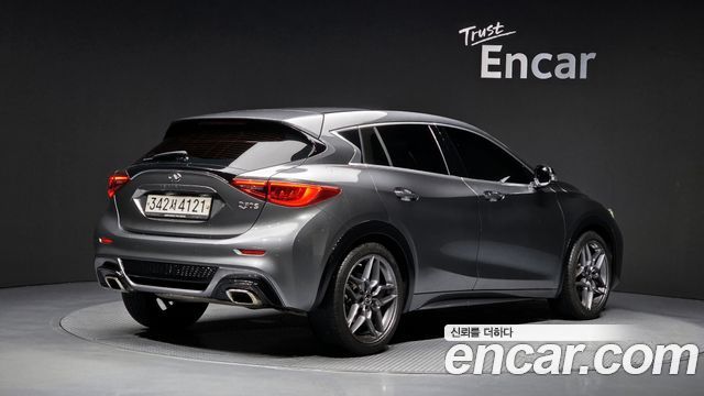 Infiniti Q30 2.0 Sport Essential - фото 1