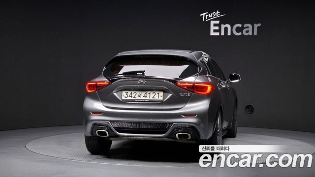 Infiniti Q30 2.0 Sport Essential - фото 3