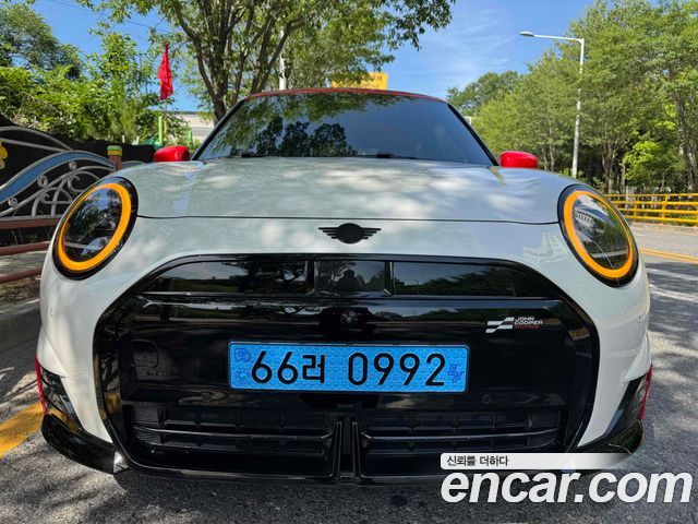 Mini Cooper Electric 4-го поколения JCW - фото 2