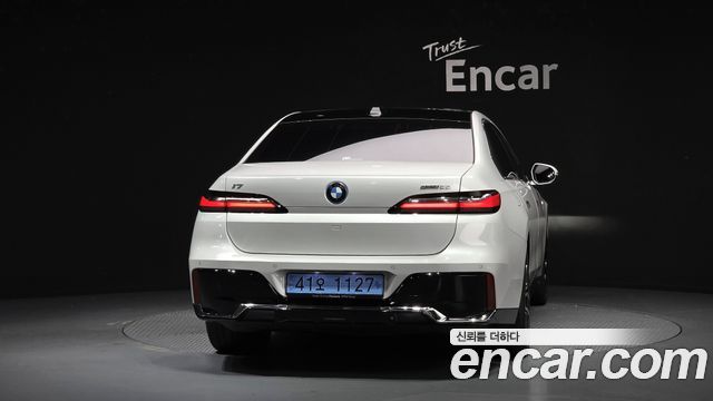 BMW i7 G70 eDrive 50 M Sport - фото 3