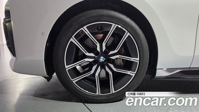 BMW i7 G70 eDrive 50 M Sport - фото 4