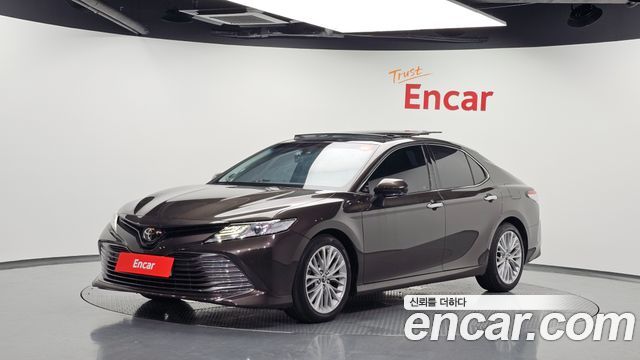 Toyota Camry XV70 2.5 - фото 0