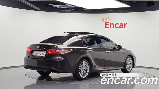 Toyota Camry XV70 2.5 - фото 1
