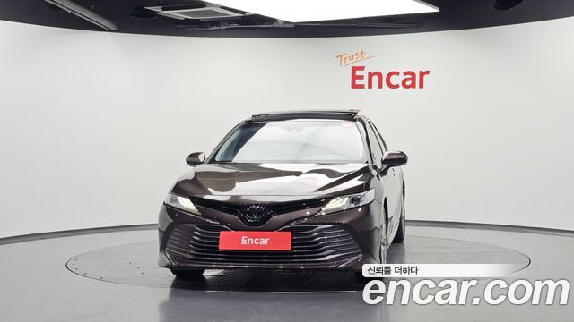 Toyota Camry XV70 2.5 - фото 2