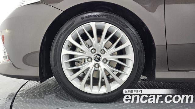 Toyota Camry XV70 2.5 - фото 4