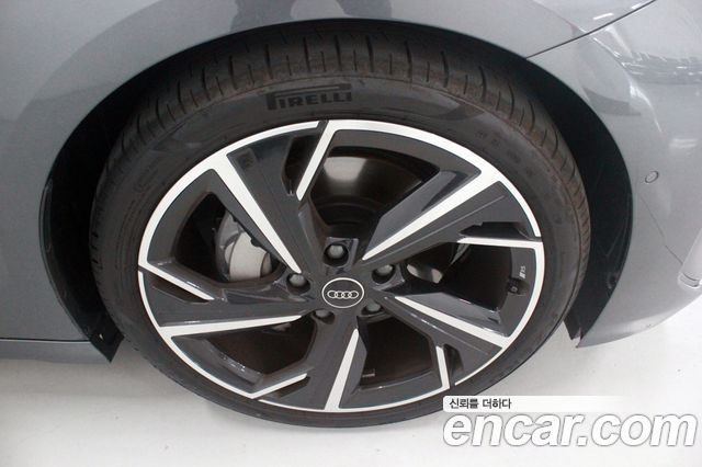 Audi A6 e-Tron Performance S line - фото 4
