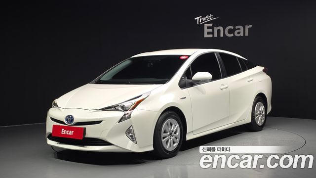 Toyota Prius 4-го поколения 1.8 E - фото 0
