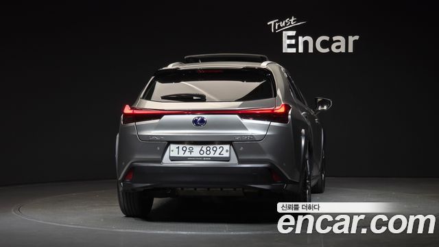 Lexus UX 250h 2.0 AWD - фото 3