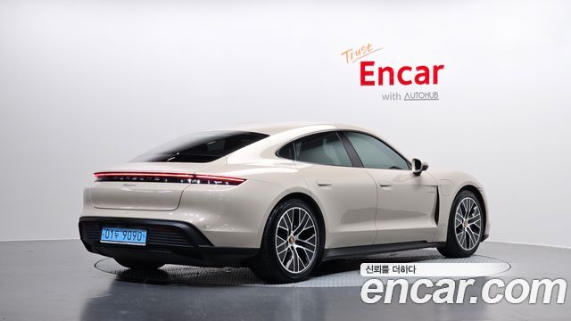 Porsche Taycan Base - фото 0