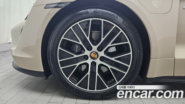 Porsche Taycan Base - фото 3