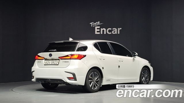 Lexus CT200h 1.8 Supreme ZWA10 - фото 1