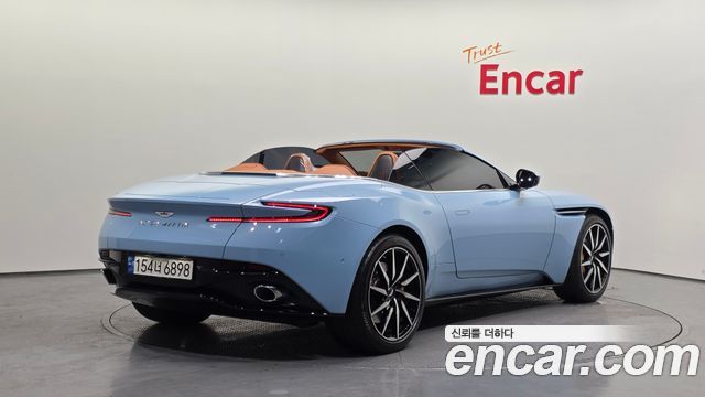 Aston Martin DB11 4.0 V8 Volante - фото 1
