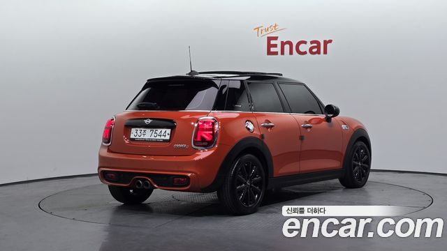 Mini Cooper S 5Door Standard 3rd - фото 1