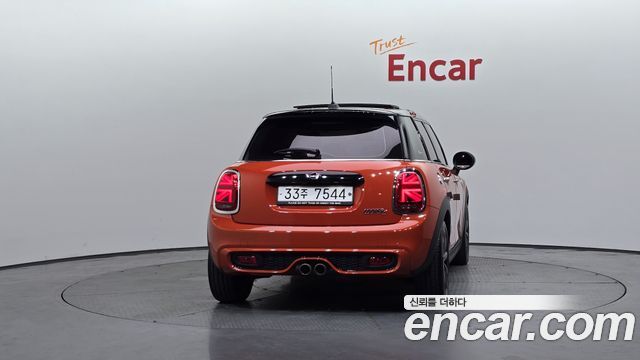 Mini Cooper S 5Door Standard 3rd - фото 3
