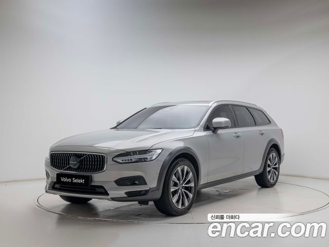 Volvo V90 Cross Country B5 Ultimate AWD - фото 0