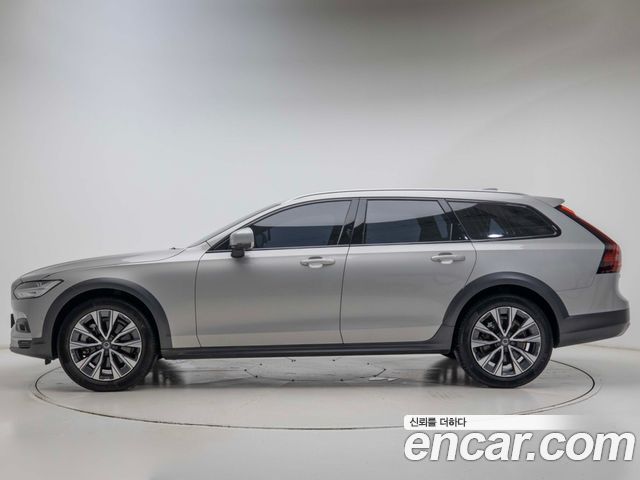 Volvo V90 Cross Country B5 Ultimate AWD - фото 2