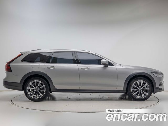 Volvo V90 Cross Country B5 Ultimate AWD - фото 4