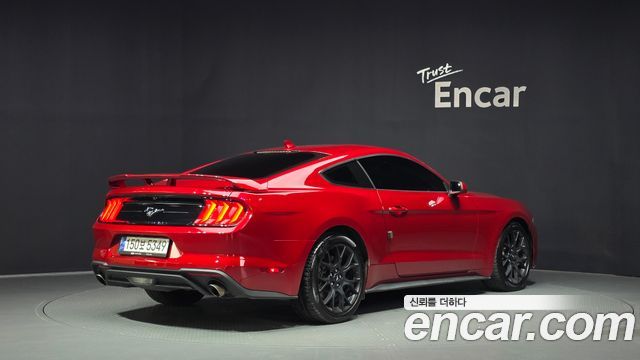 Ford Mustang Coupe - фото 1