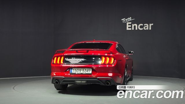 Ford Mustang Coupe - фото 3