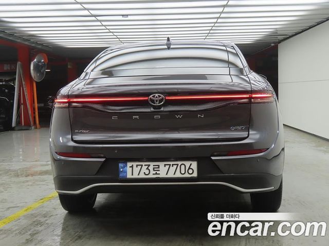 Toyota Crown Crossover 2.5 4WD Hybrid - фото 2
