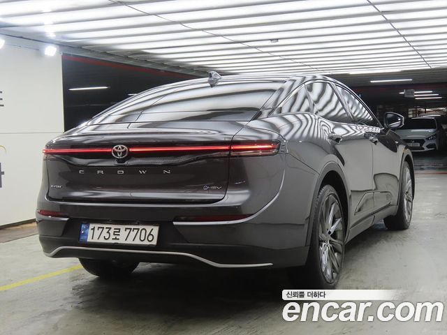 Toyota Crown Crossover 2.5 4WD Hybrid - фото 3