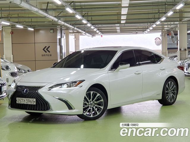 Lexus ES 300h 7-го поколения Luxury - фото 1