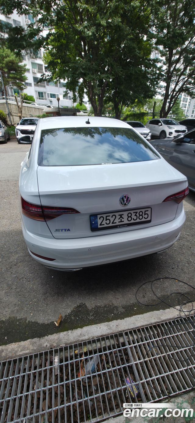 Volkswagen Jetta 7-го поколения 1.4 TSI Premium - фото 1