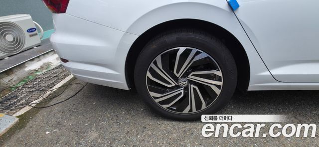 Volkswagen Jetta 7-го поколения 1.4 TSI Premium - фото 4