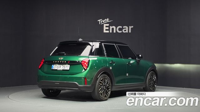 Mini Cooper S 4-го поколения 5 Door Favoured - фото 1