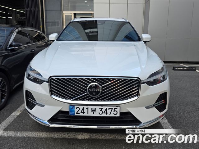 Volvo XC60 2-го поколения B5 Ultra Bright - фото 0