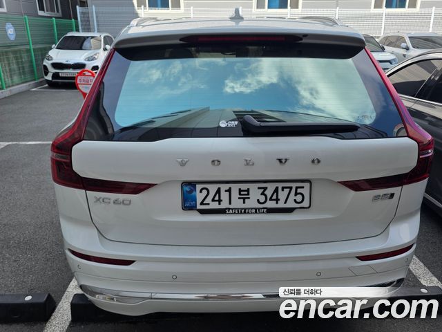 Volvo XC60 2-го поколения B5 Ultra Bright - фото 3