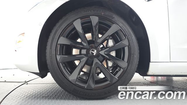 Tesla Model 3 Standard Range Plue RWD - фото 4