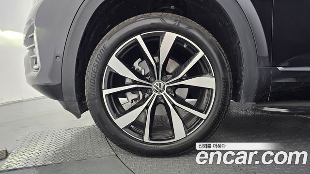 Volkswagen Atlas 2.0 TSI R-LINE 7-Seater - фото 4