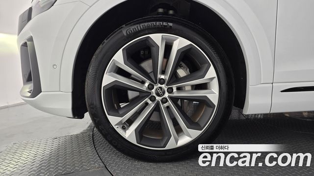 Audi Q8 55 TFSI Quattro Premium - фото 4
