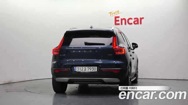 Volvo XC40 B4 Inscription - фото 3