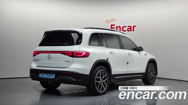 Mercedes-Benz EQB X243 EQB300 4MATIC AMG Line - фото 1