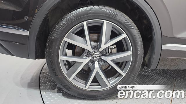 Volkswagen Touareg 3-го поколения 3.0 TDI Prestige - фото 4