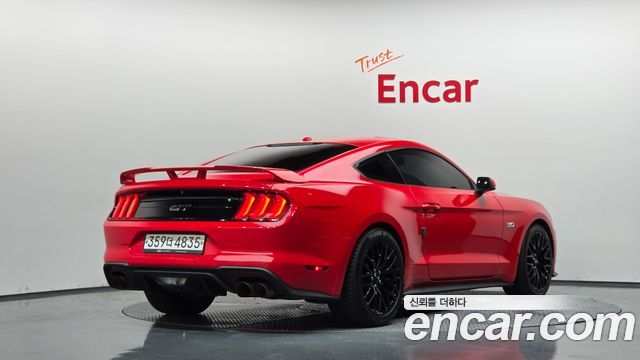 Ford Mustang GT Coupe - фото 1