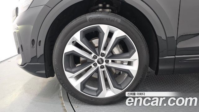 Audi Q8 55 TFSI Quattro Premium - фото 4