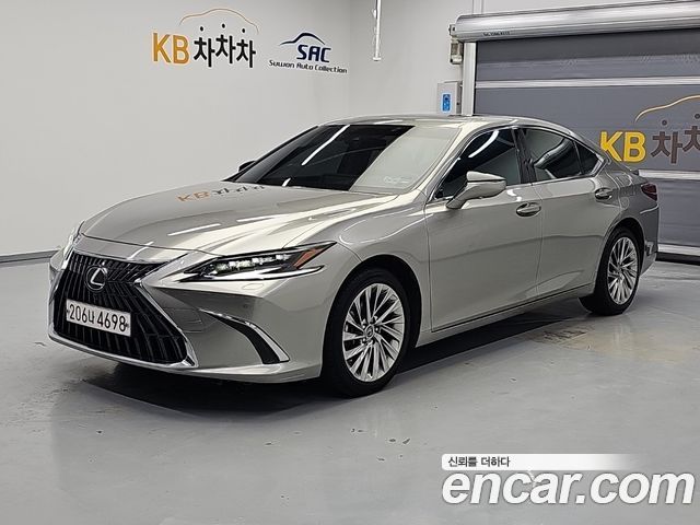 Lexus ES 300h 7-го поколения Executive - фото 0